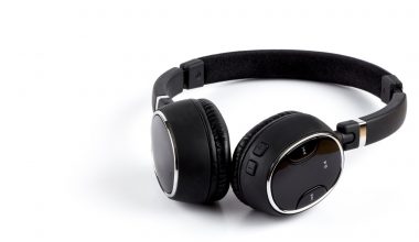 Noise cancelling headphones and earbuds
